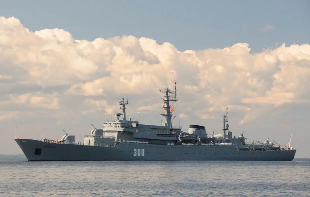 Учебный корабль Смольный