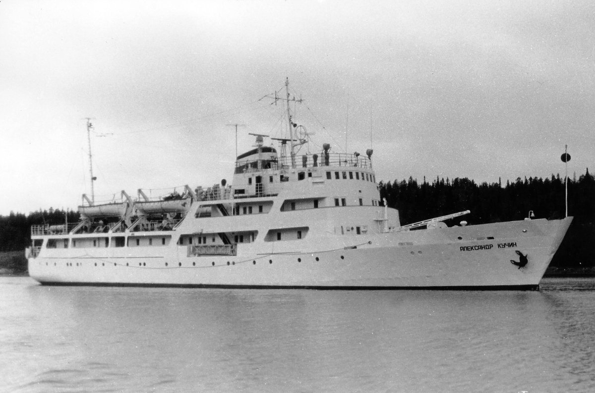 Корабль Адмирал Лунин