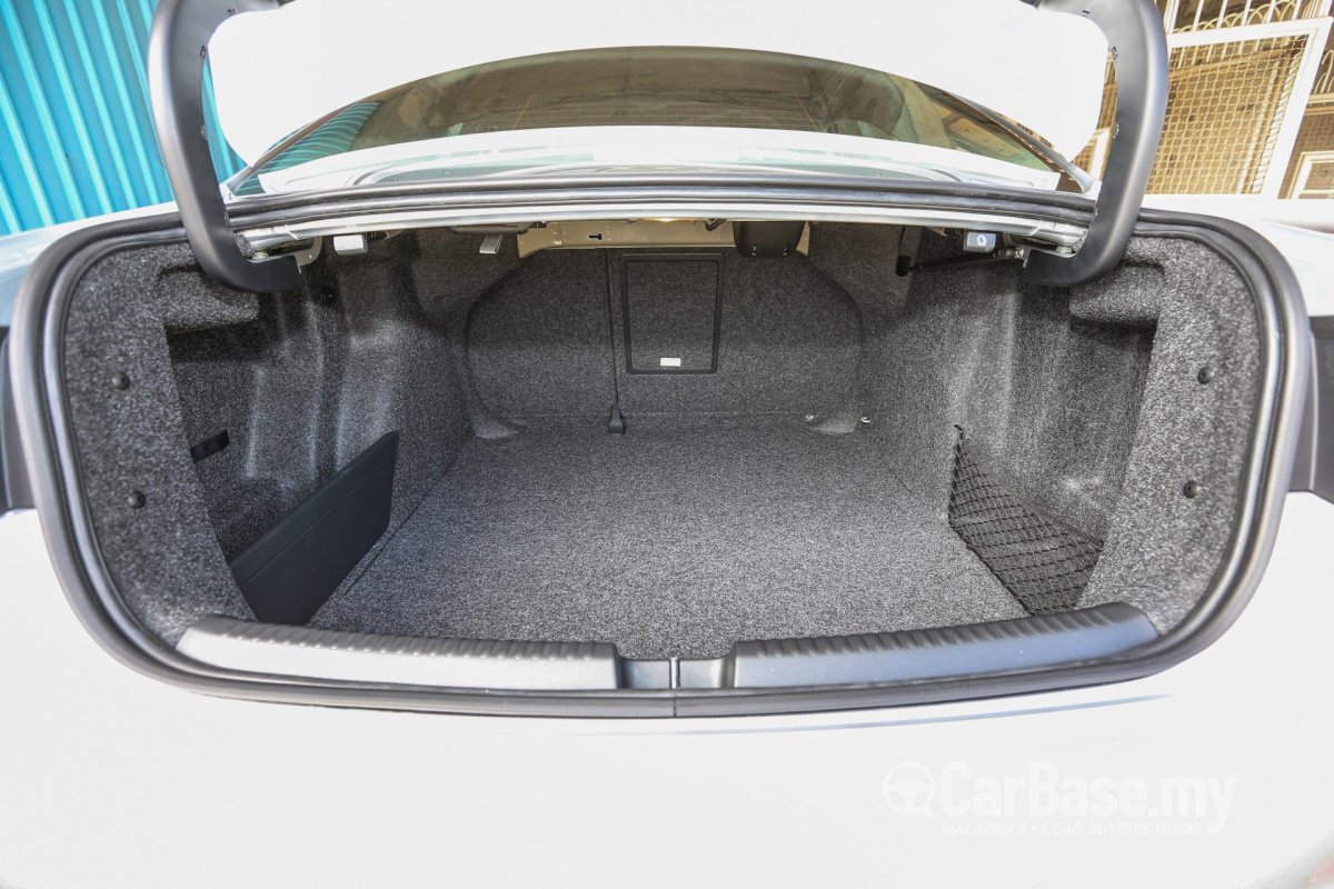 Фольксваген Джетта багажник