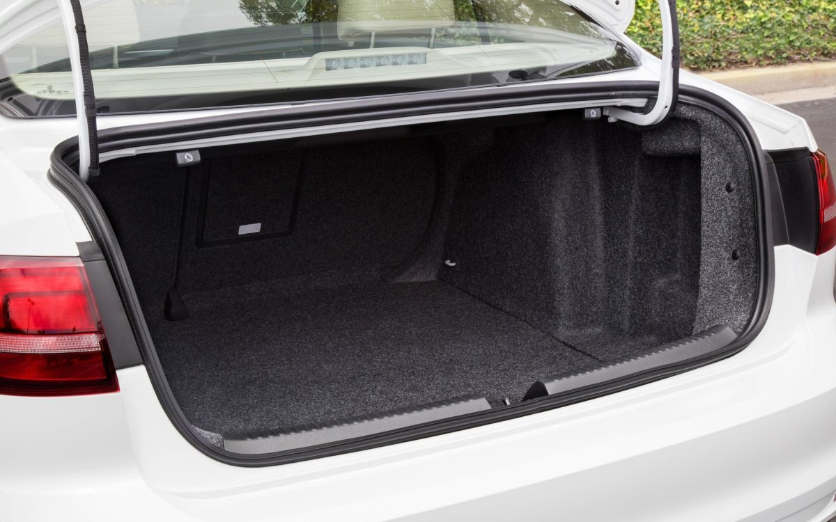 VW Jetta 2016 багажник