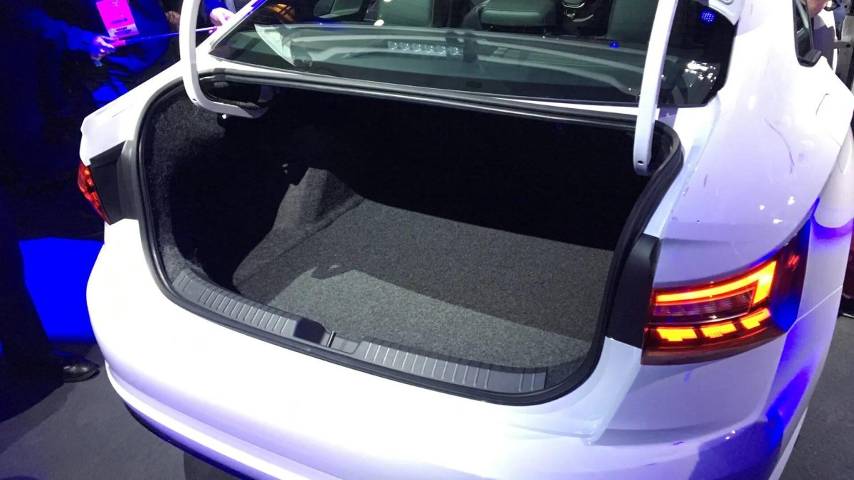 Джетта 7 багажник