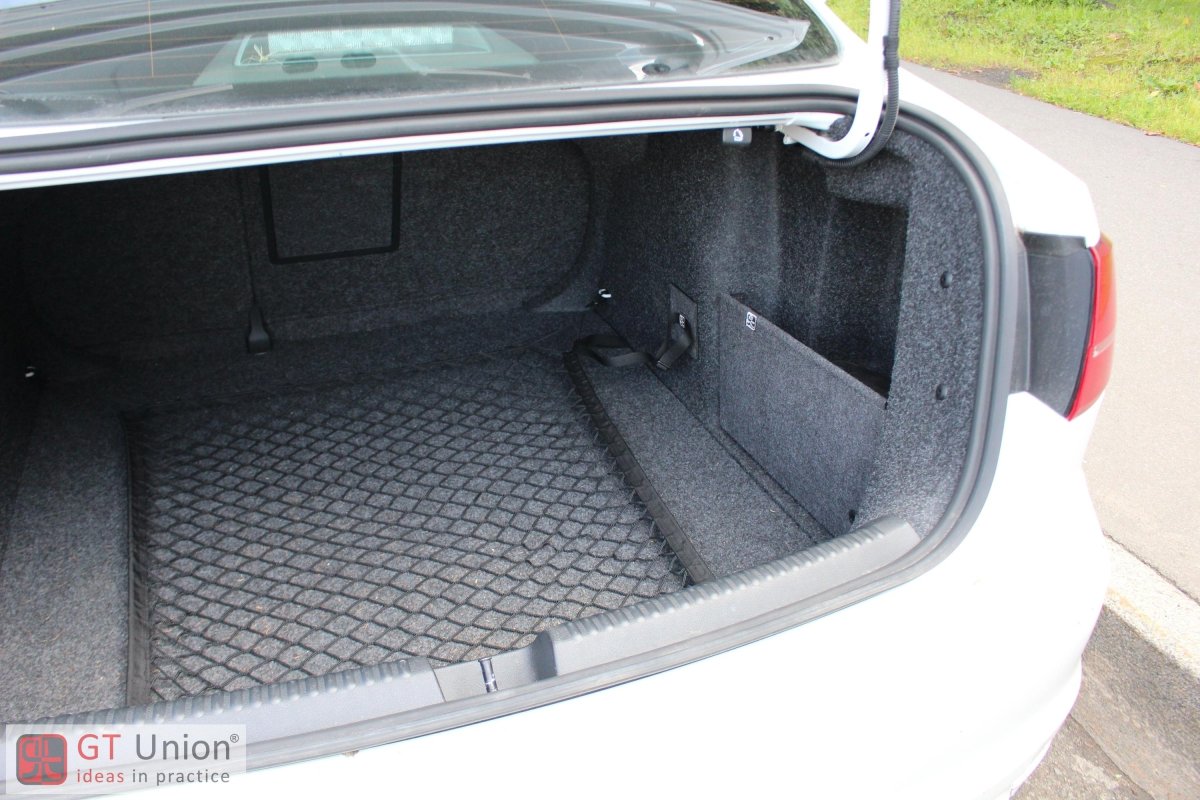 Фольксваген Джетта 2009 багажник