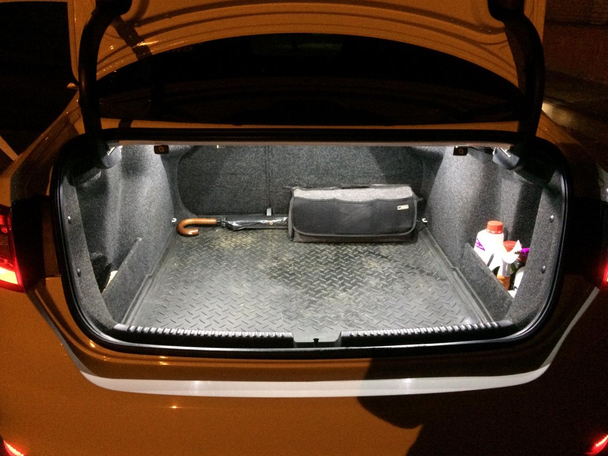 Джетта 5 багажник