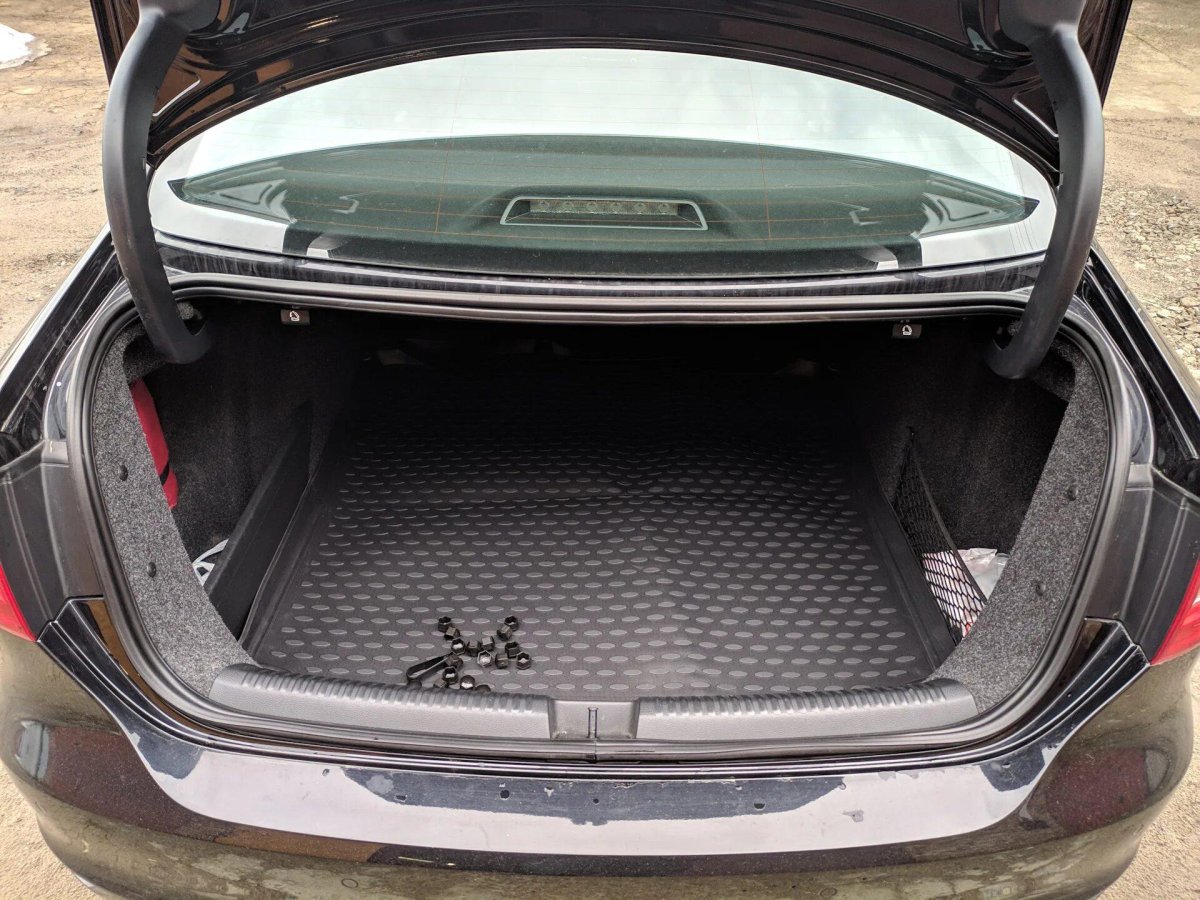 Фольксваген Джетта багажник