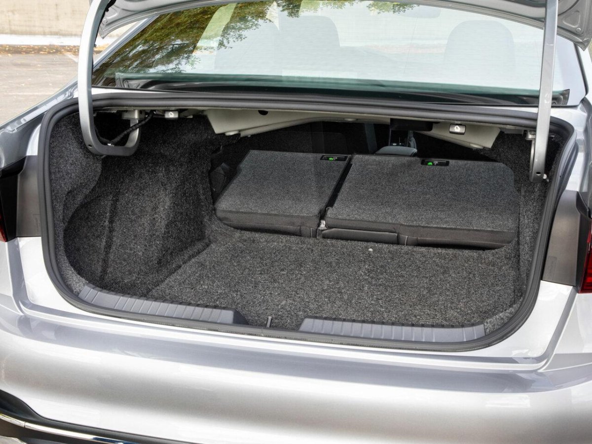 Фольксваген Джетта 2022 багажник