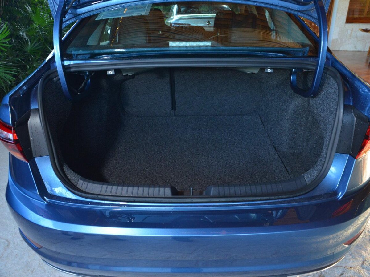 Фольксваген Джетта новая багажник