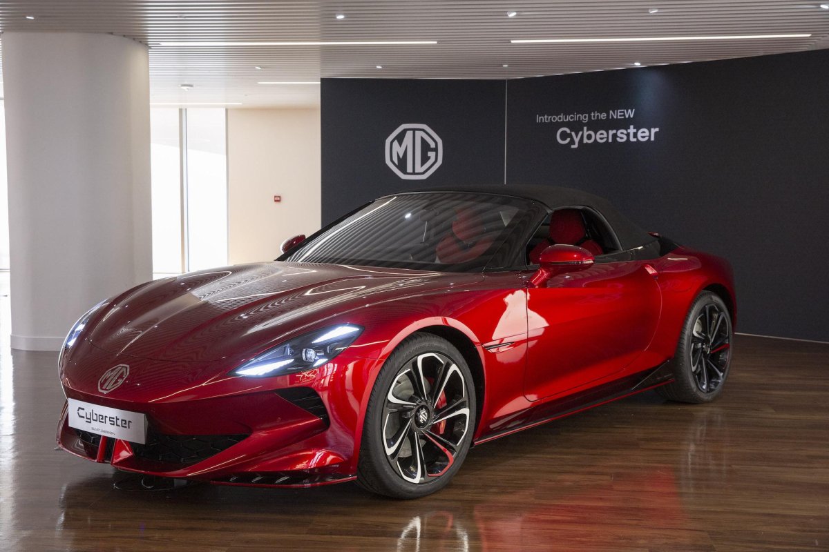 Автомобиль MG спортивный