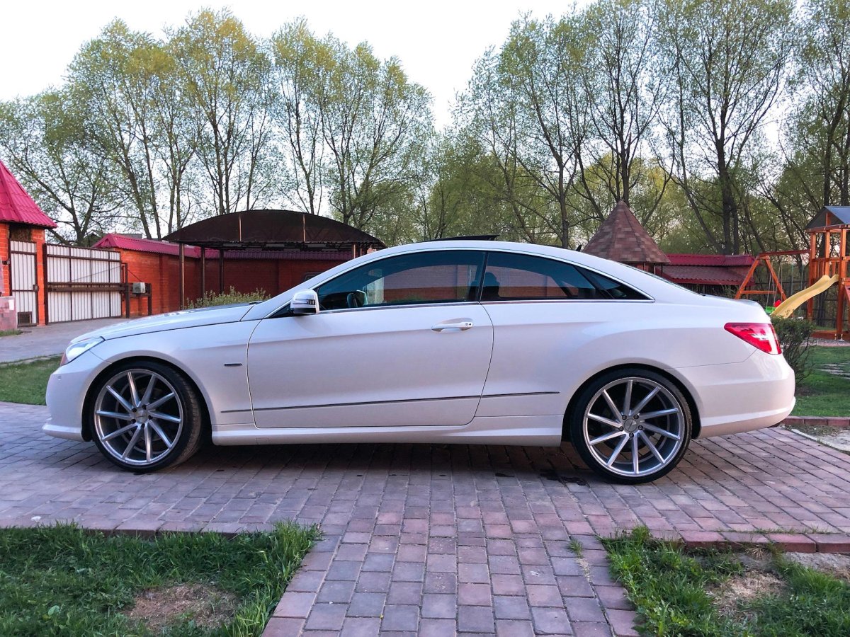 Mercedes c207 r20