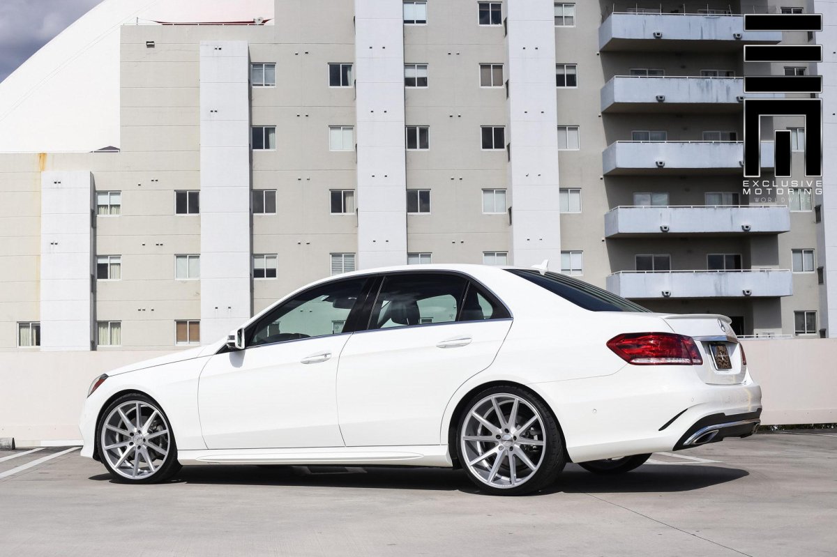 Белый Мерседес w212 диски r20