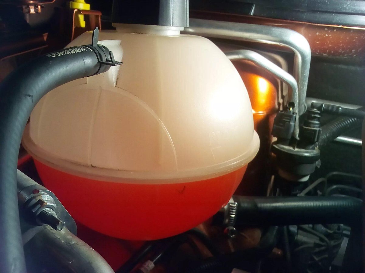 Уровень антифриза Веста 1.6