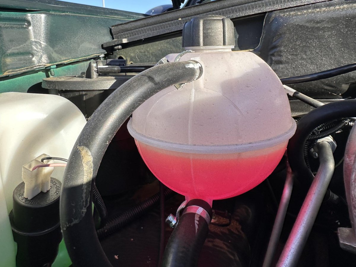 Бачок антифриза Нива Тревел