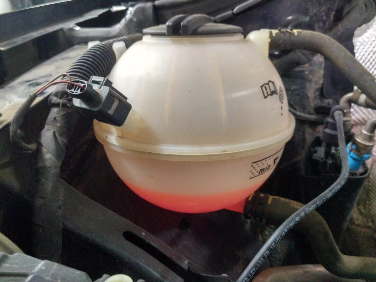 Расширительный бачок Пассат б6