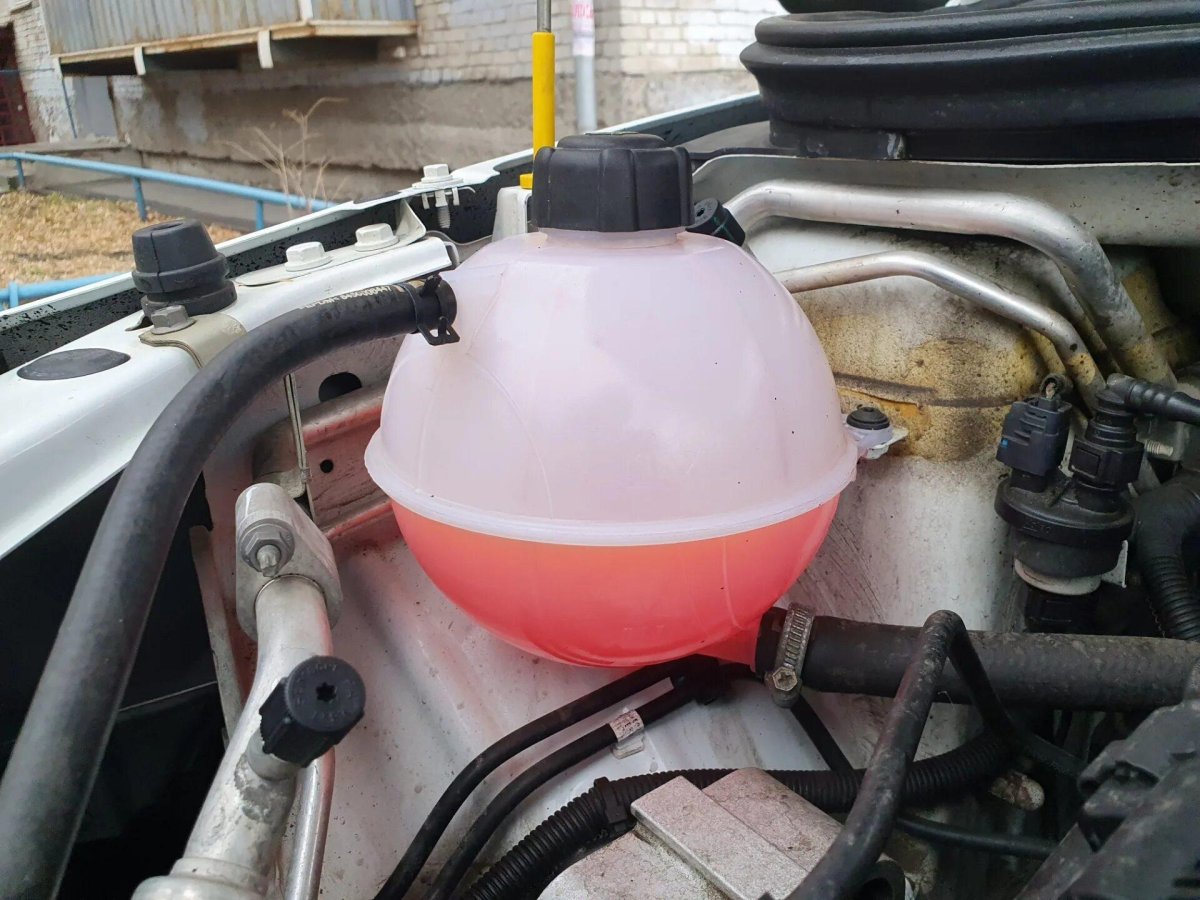 Кронштейн бачок охлаждающей жидкости Веста