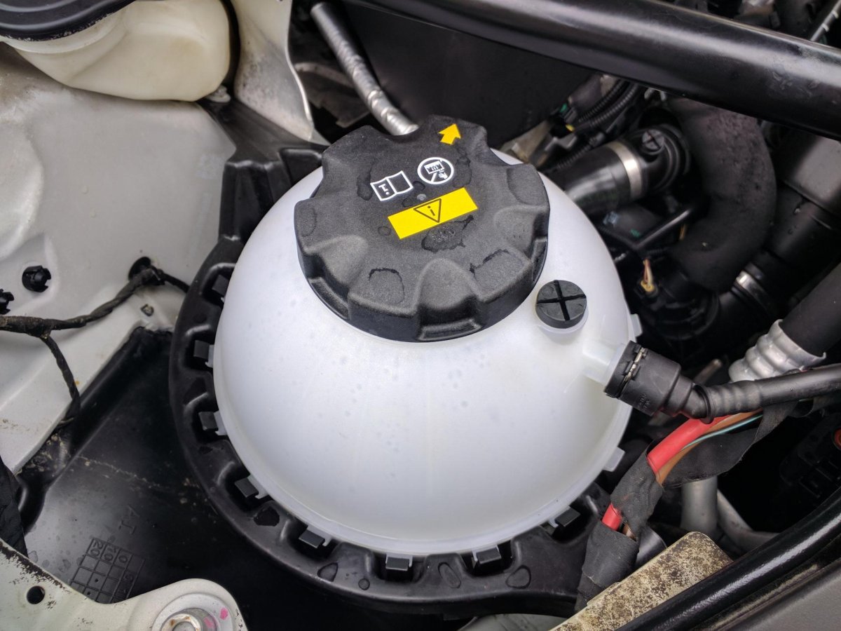 Расширительный бачок БМВ ф10