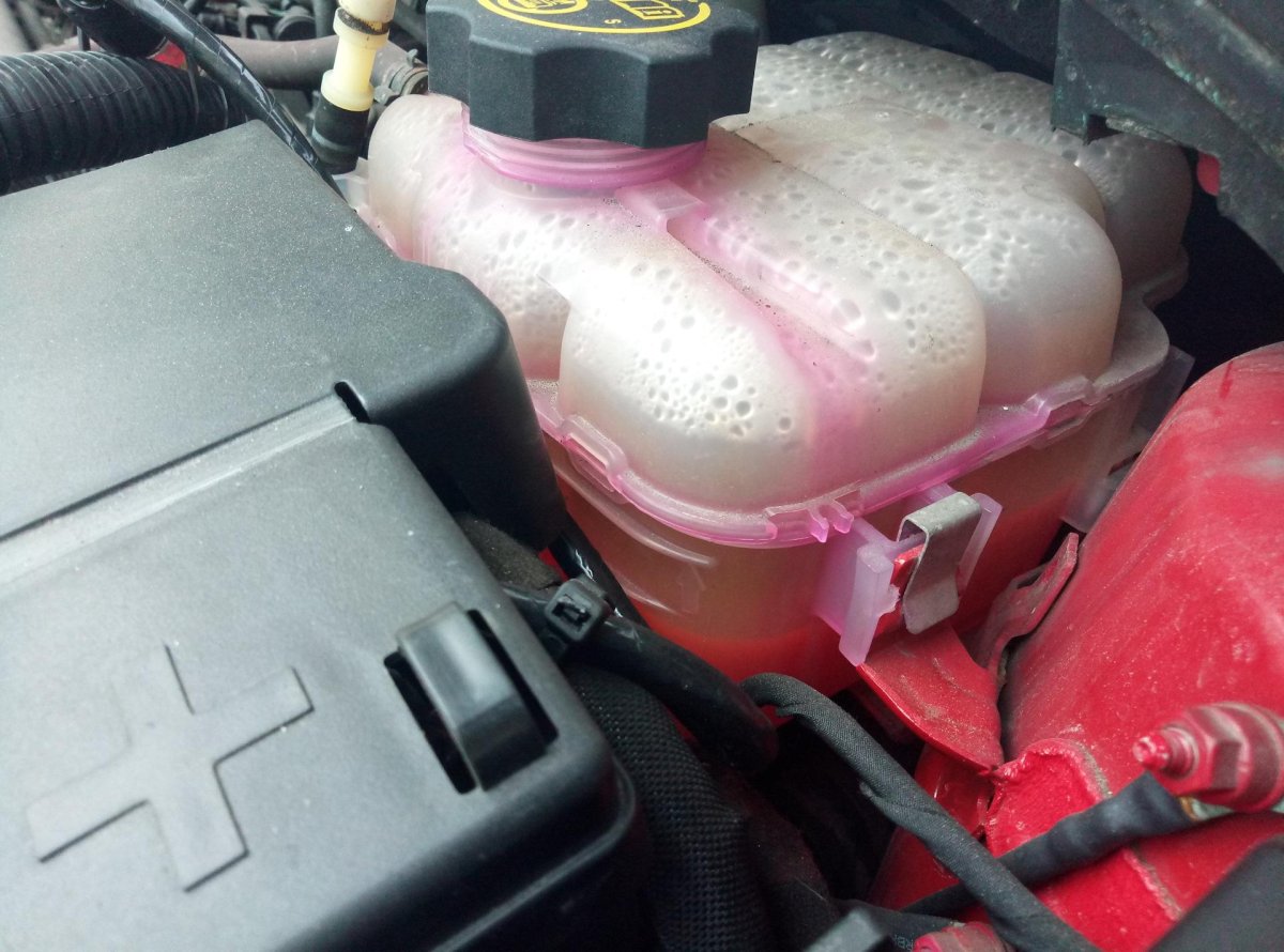 Опель Астра бачок охлаждающей жидкости