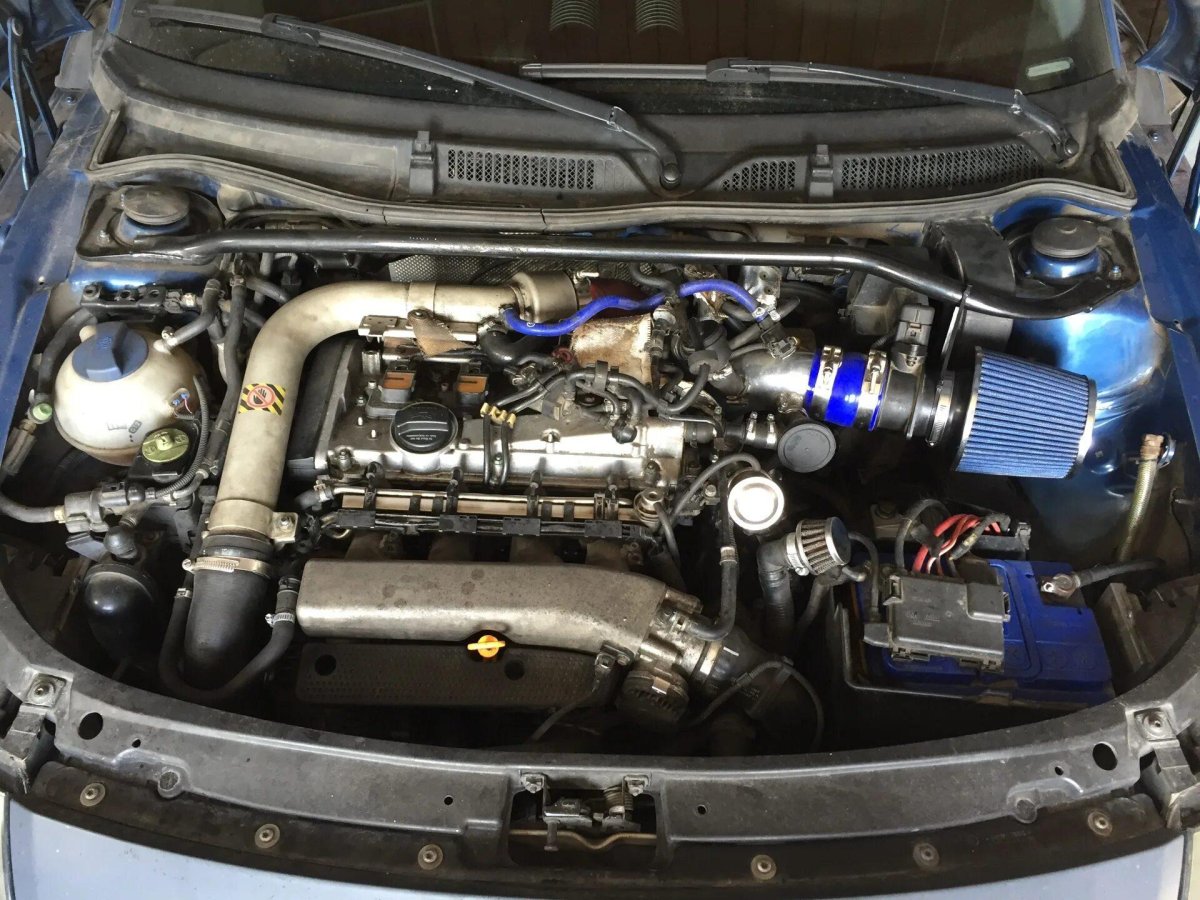 Ауди ТТ 2000 подкапотка