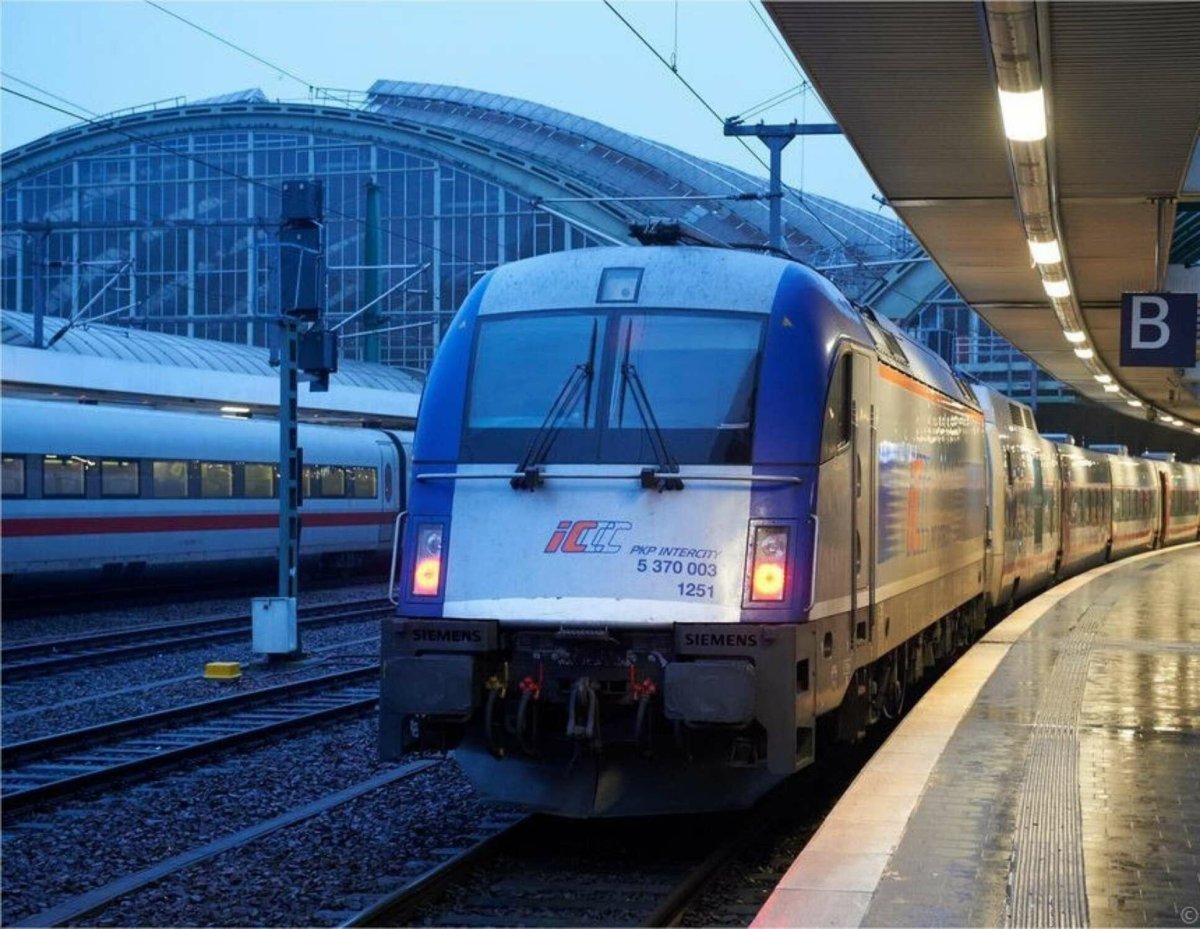 Скоростной поезд Стриж