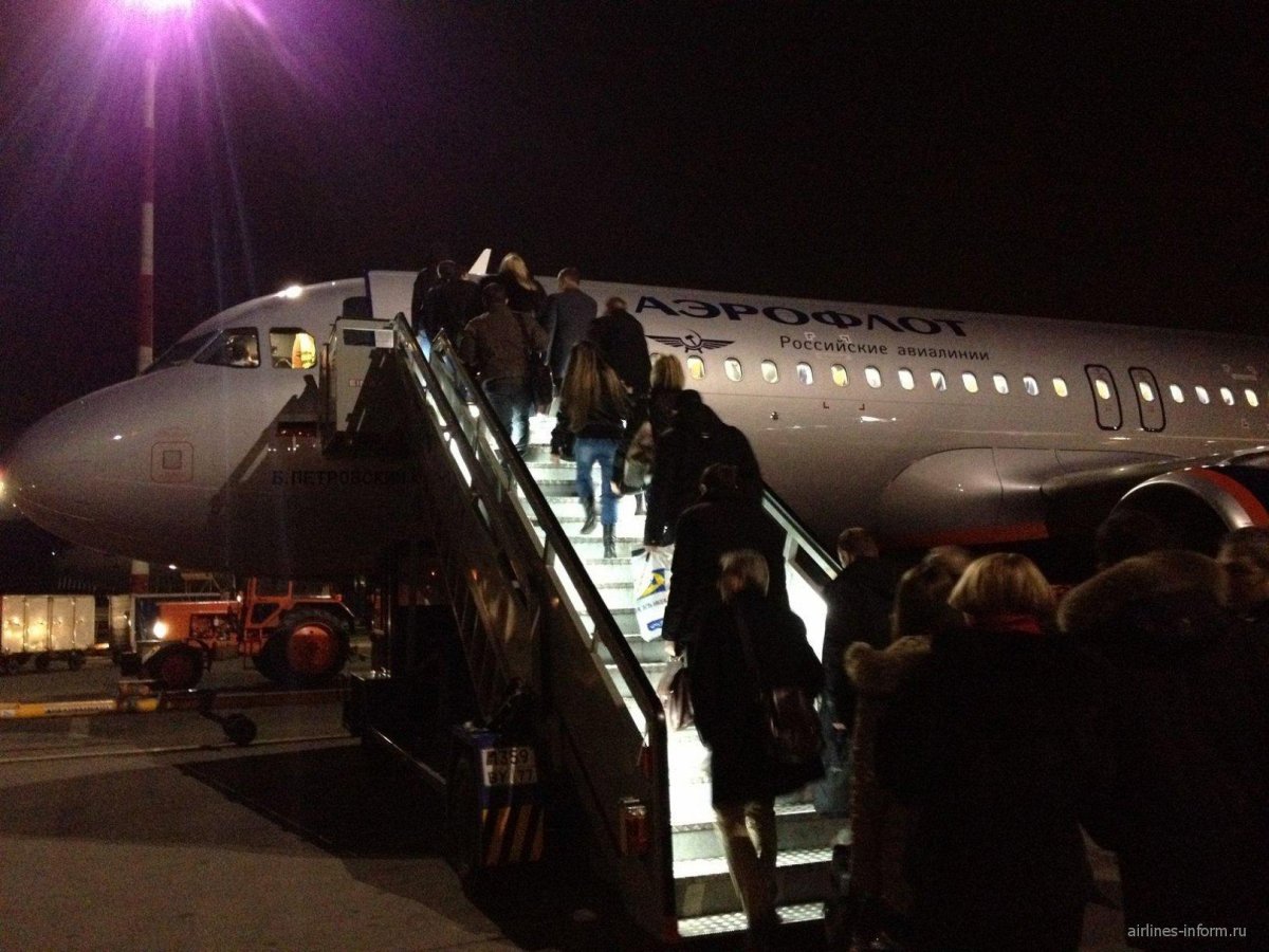 Аэропорт ночью