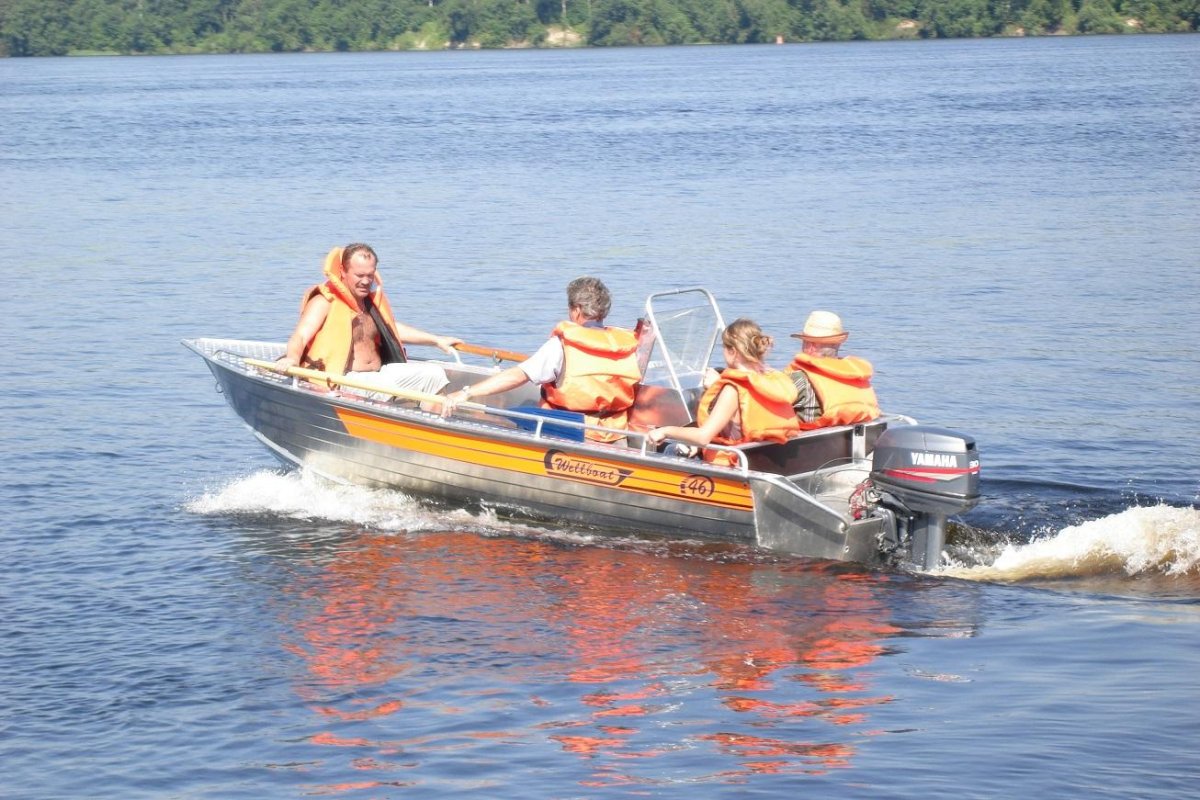 Лодка "Wellboat 46"