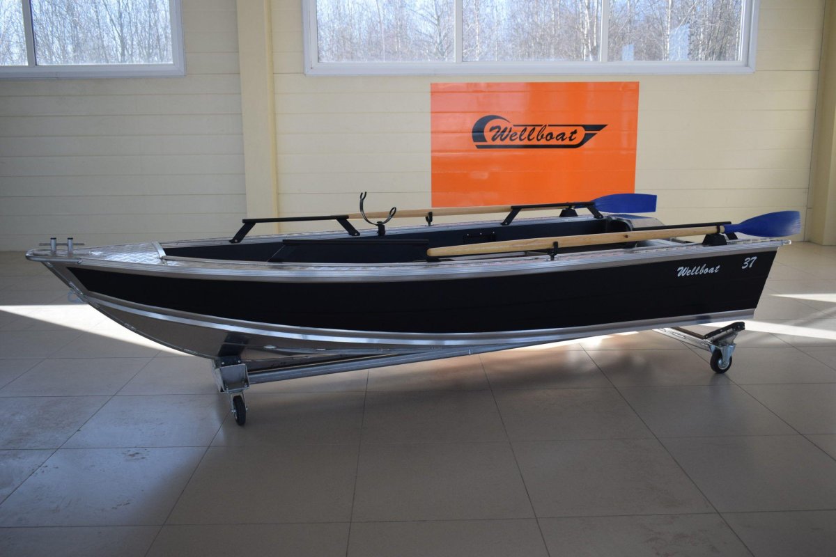 Лобовое стекло на лодку Вельбот 37