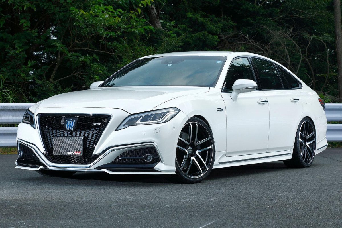 Тойота Кроун 2020