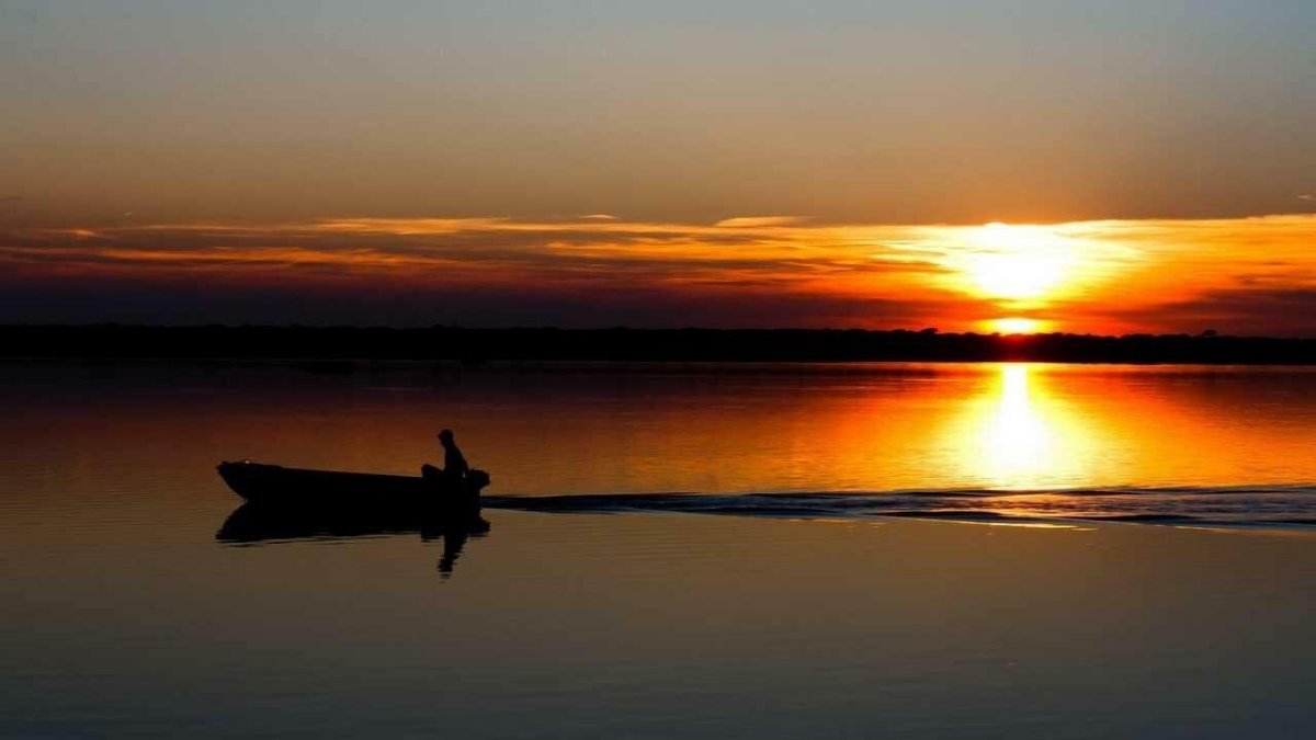 Закат на реке