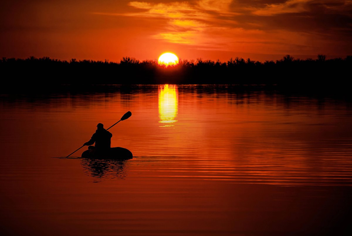 Закат на озере