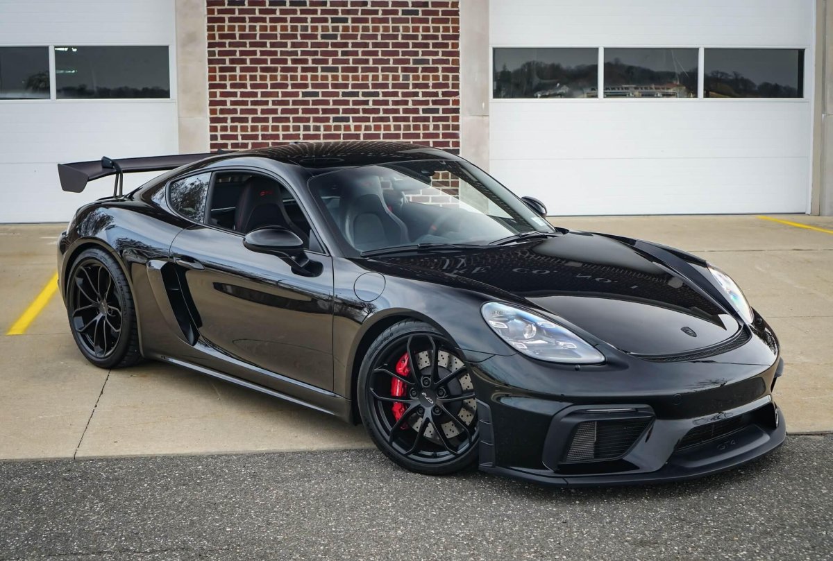 Porsche 718 Cayman черный