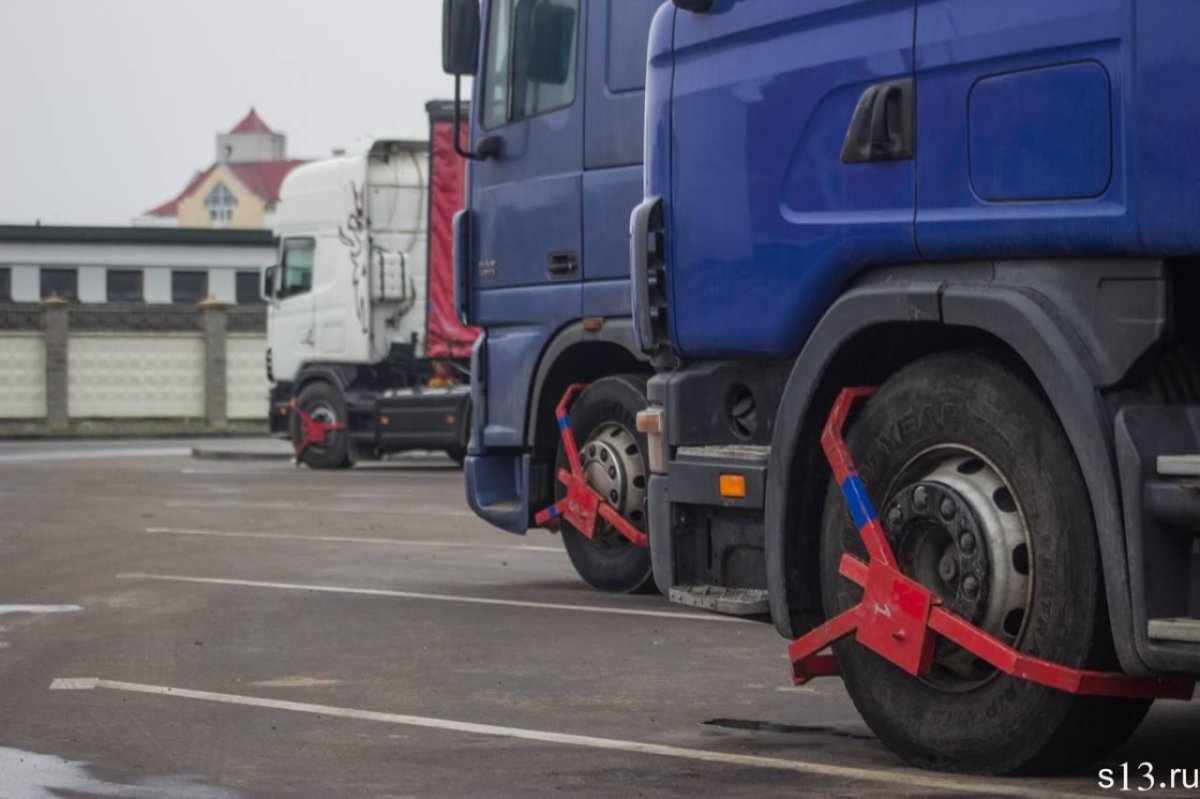 Блокиратор колеса грузового автомобиля