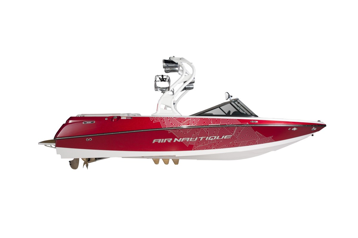 Катер-буксировщик Nautique 2000