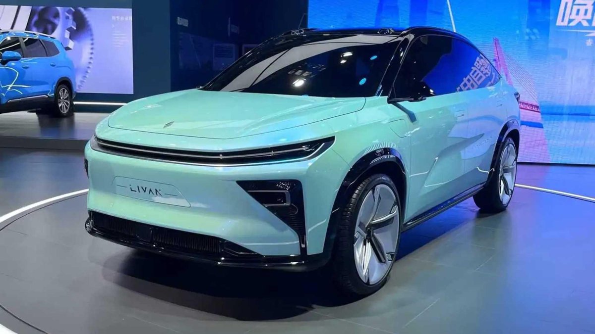 Китайский кроссовер 2022 Geely