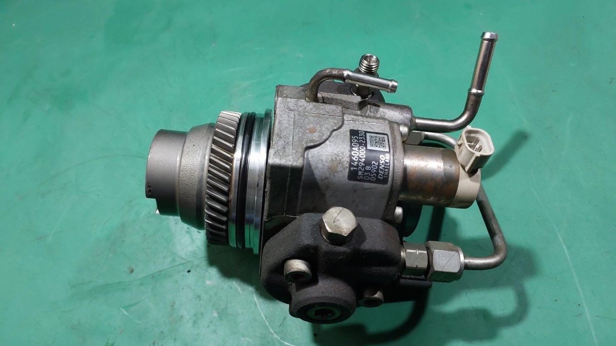 Топливный насос l200