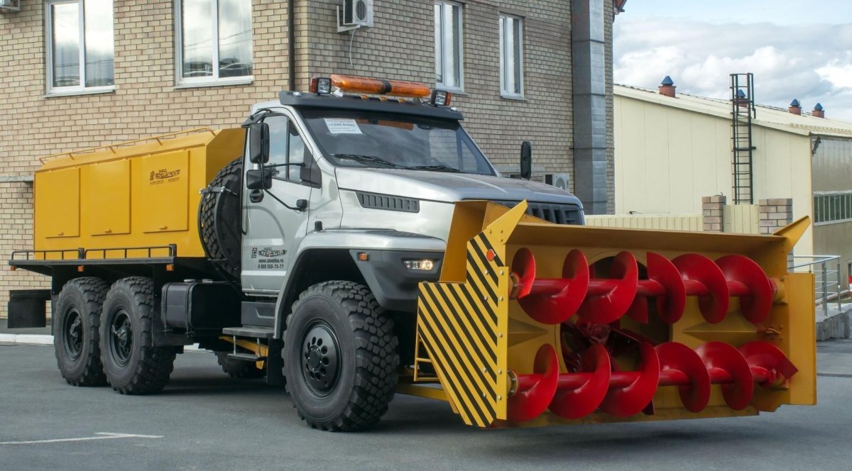 Шнекороторный снегоочиститель Урал 4320