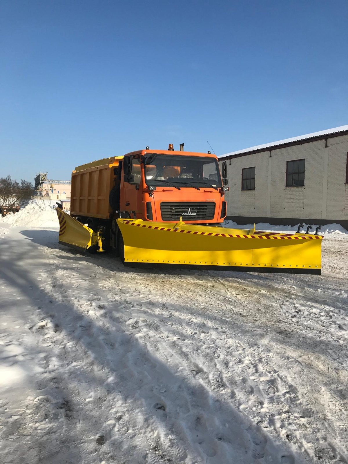 КДМ С боковым отвалом