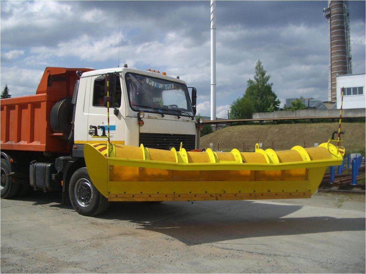 Скоростной отвал на КАМАЗ