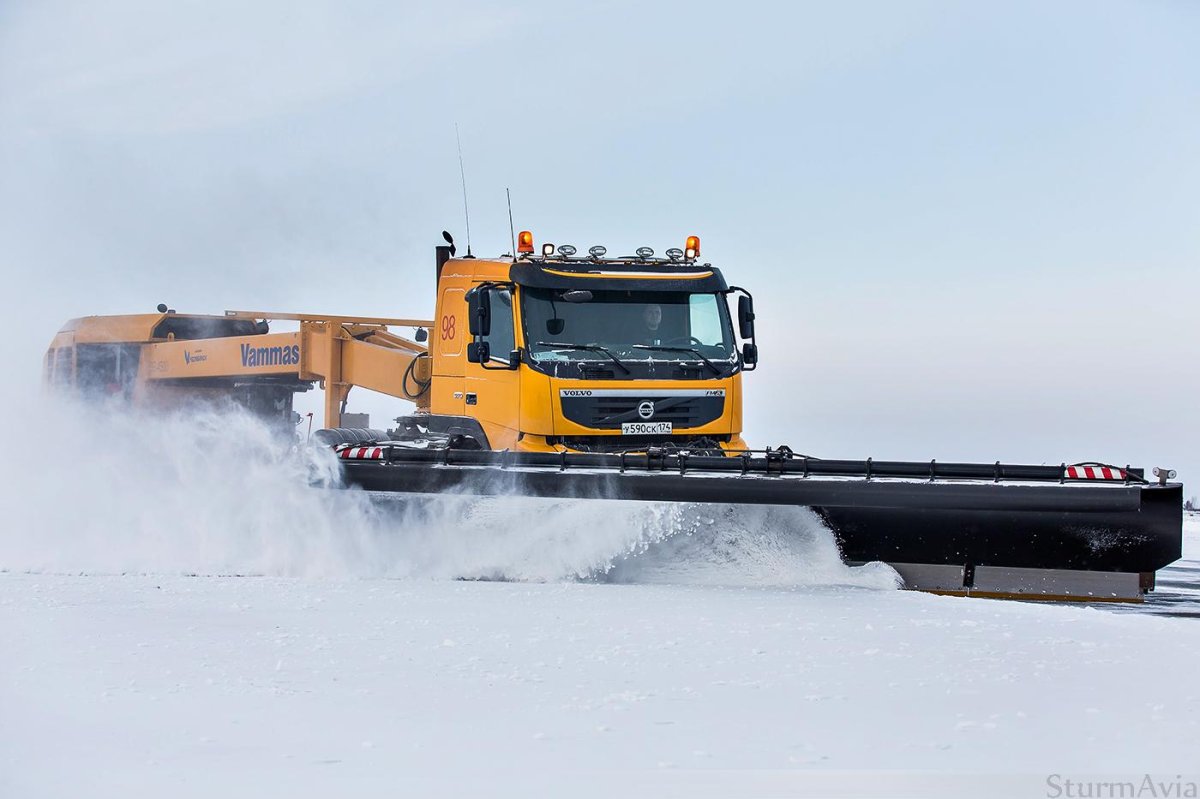 Плужно-щеточная продувочная Аэродромная уборочная машина ББ-6000-ПБА