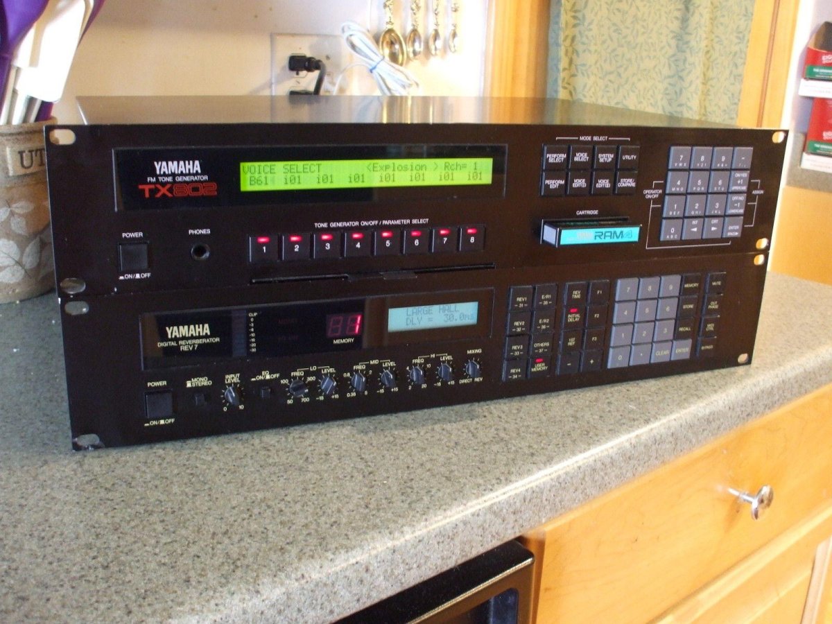 Yamaha tx802