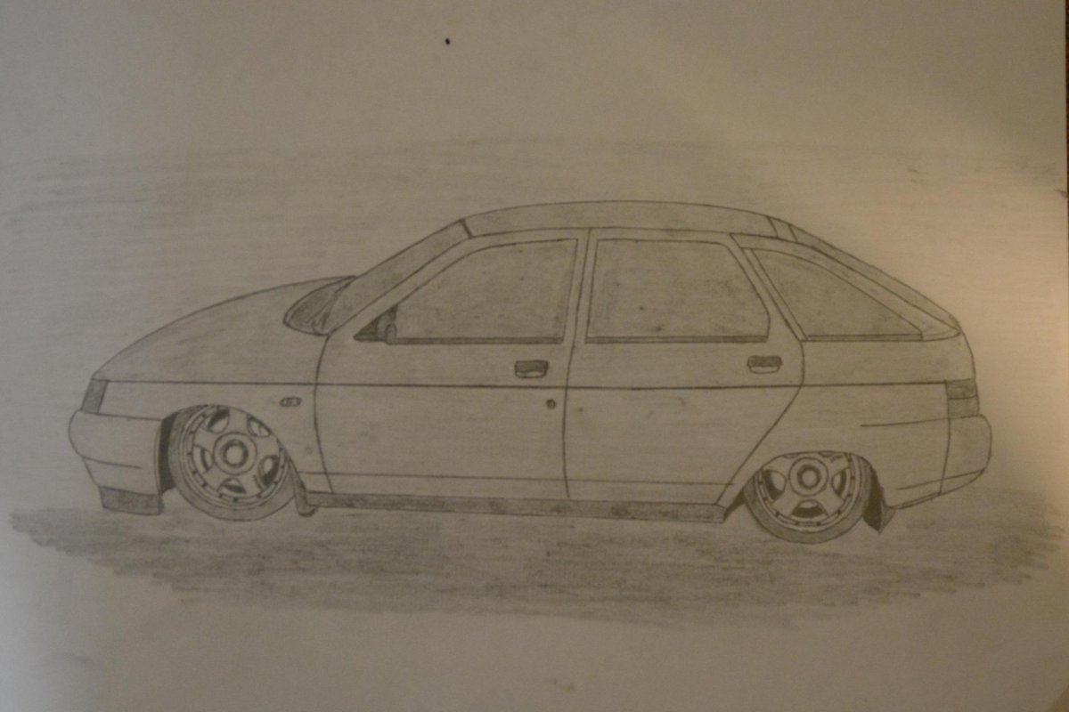 ВАЗ 2112 карандашом сбоку