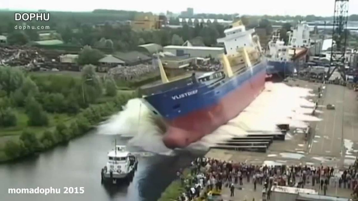 Неудачный спуск корабля на воду
