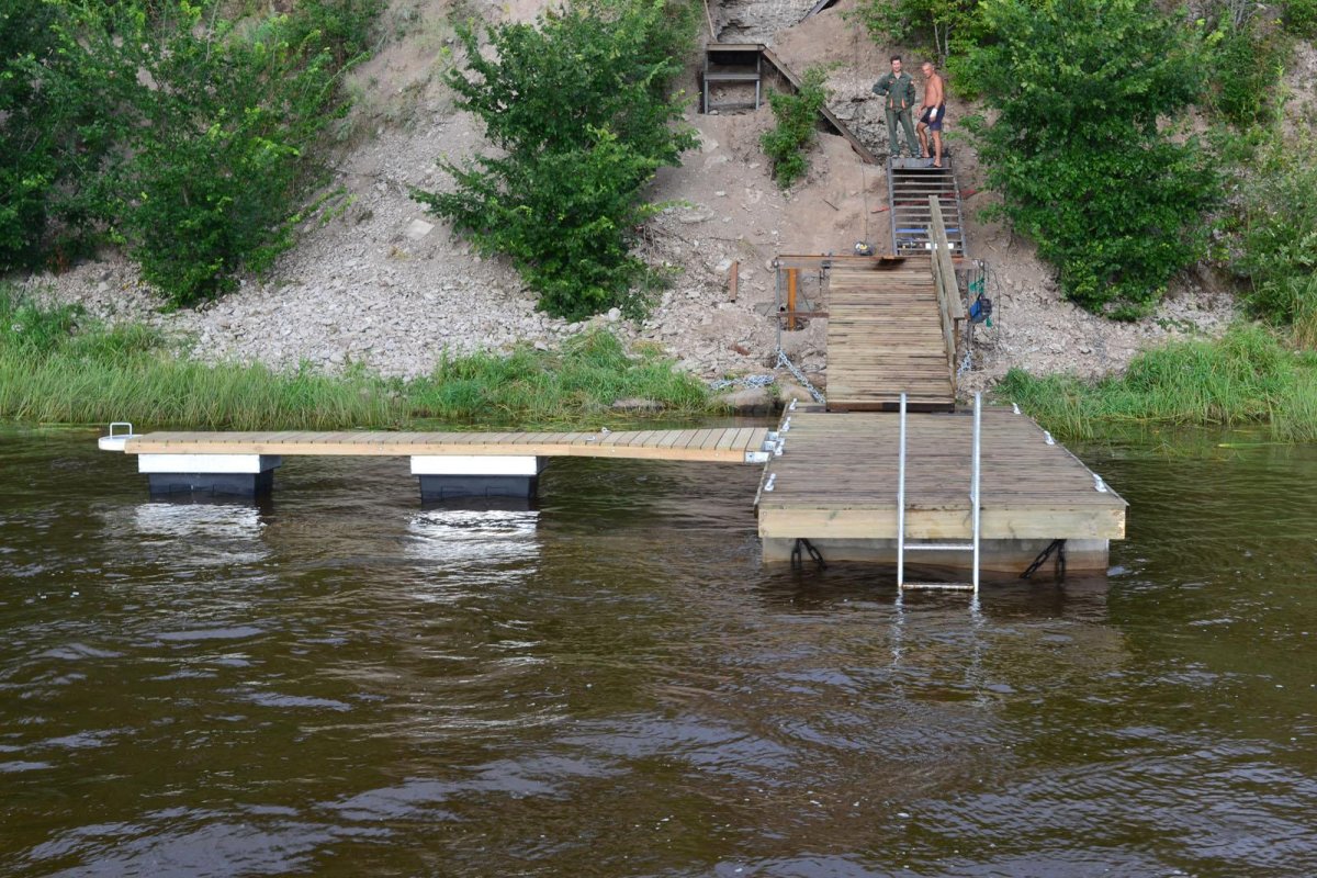 Спуск к реке