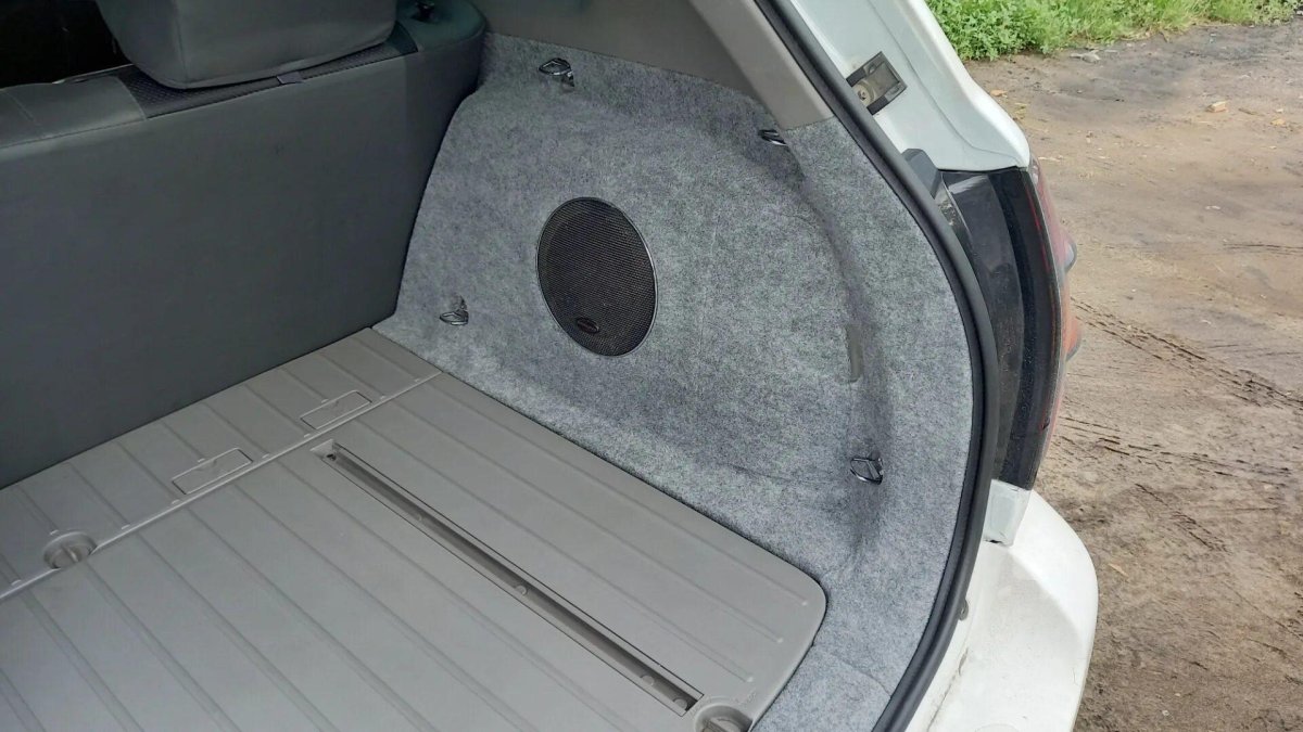 Сабвуфер Pontiac Vibe