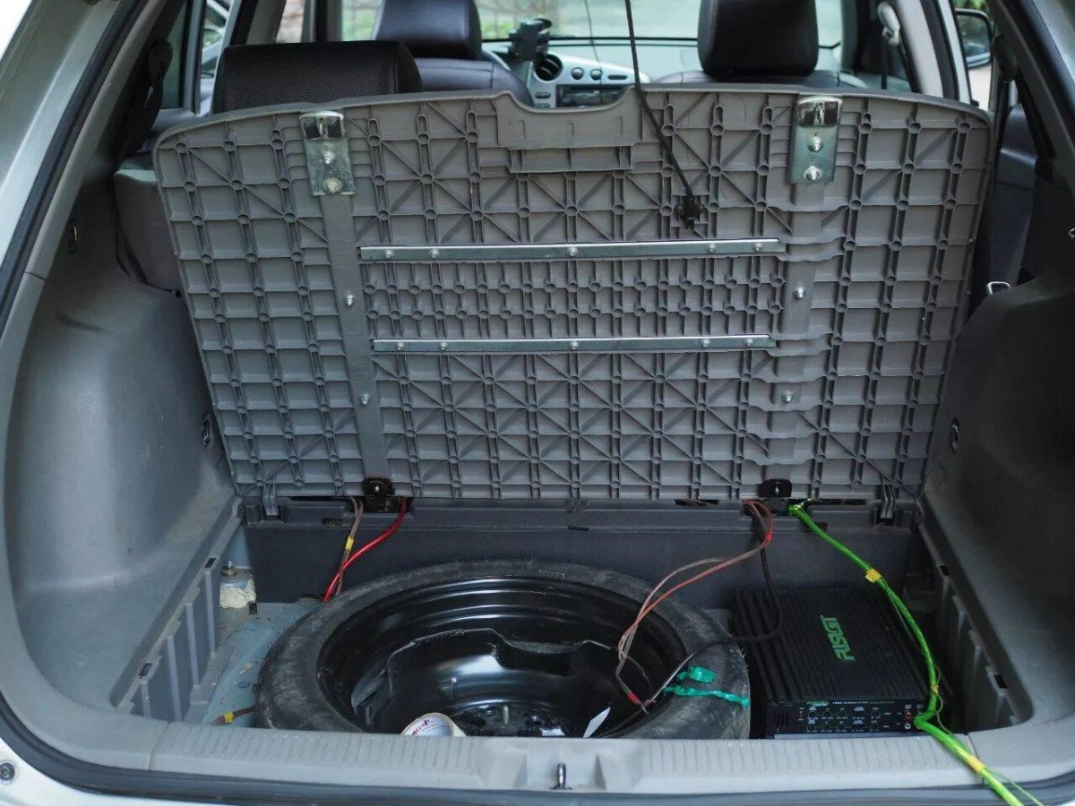 Сабвуфер Pontiac Vibe