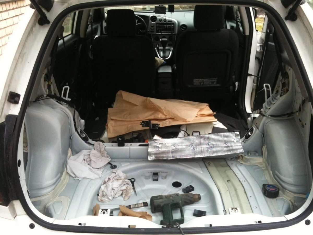 Комплект амортизаторов капота на Понтиак Вайб 2004г