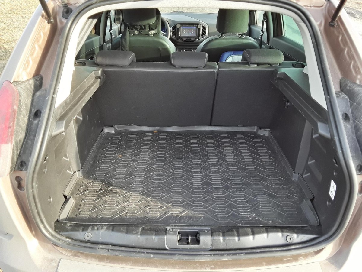 Лада Икс Рей багажник