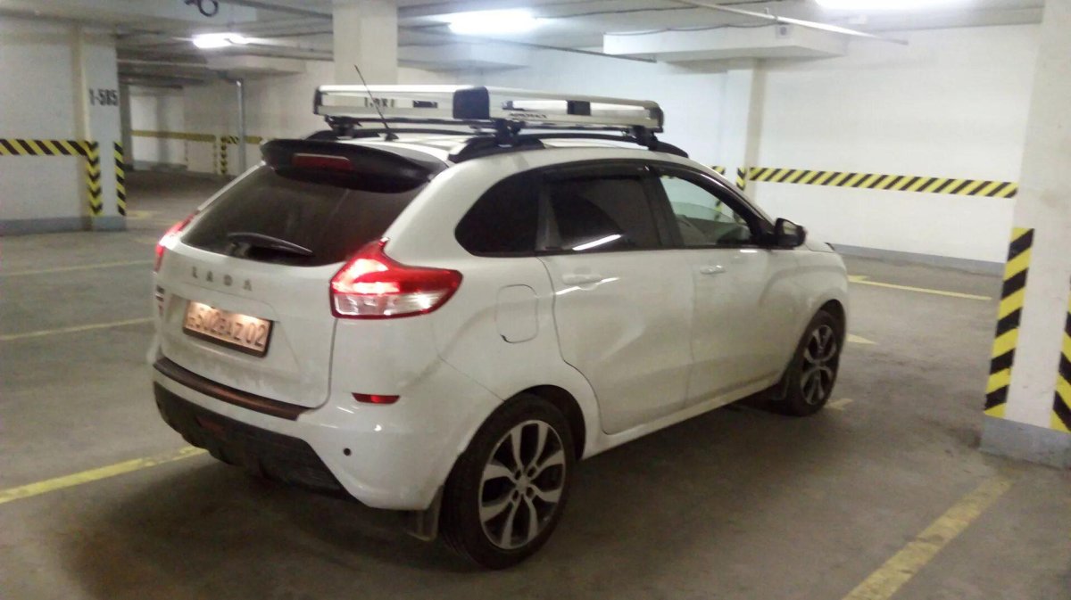 Автобокс (багажник) на Lada XRAY