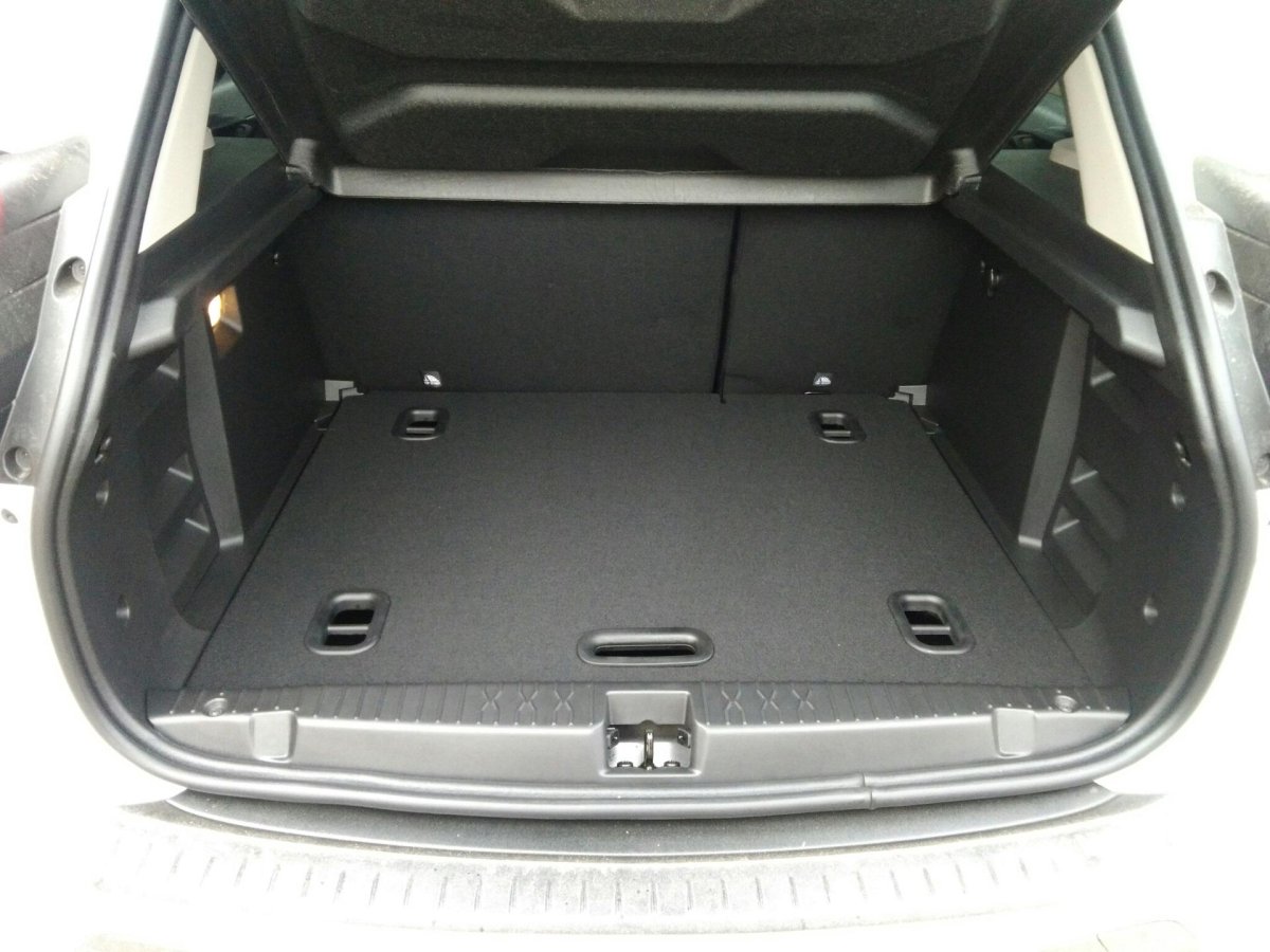 Lada XRAY фальшпол