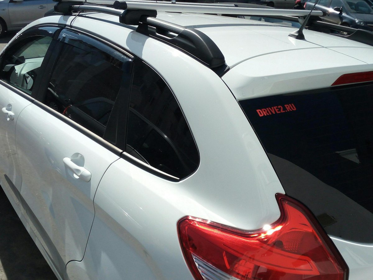 Лада Икс Рей с багажником на крыше