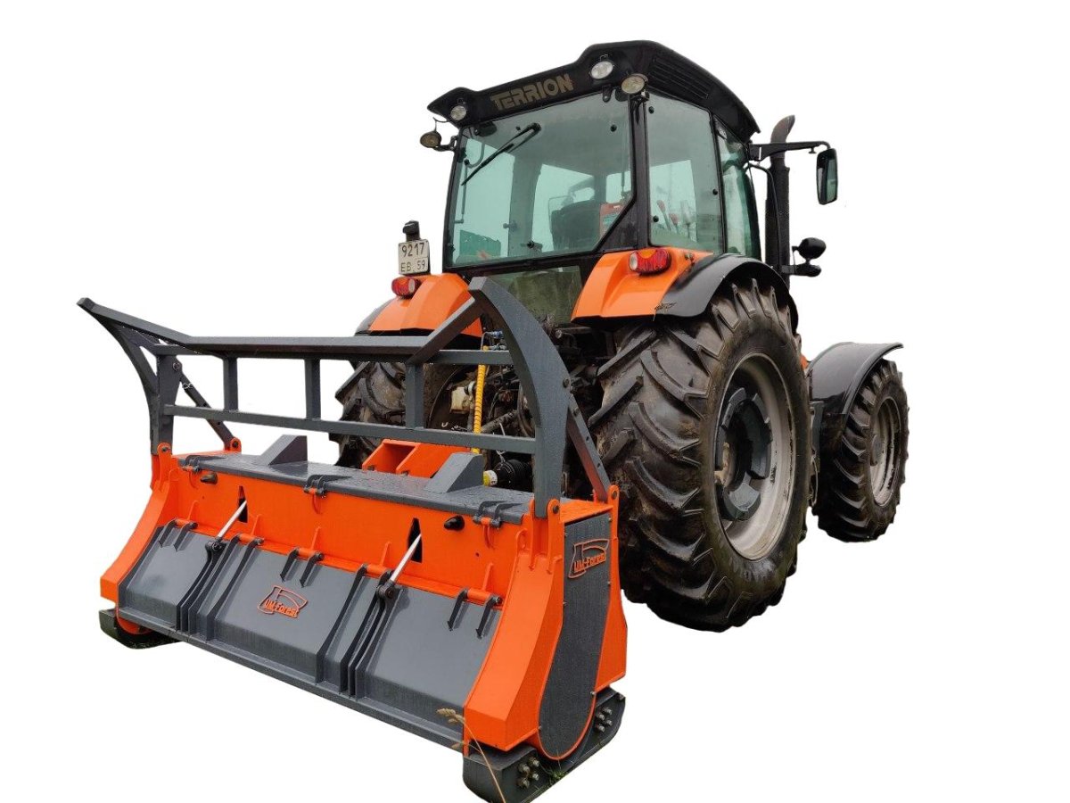 МТЗ 2022 в3, отвал, мульчер