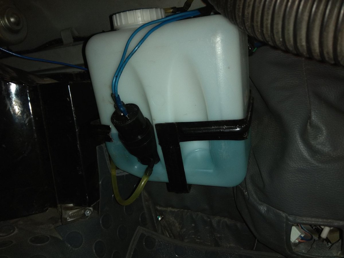 Бачок омыватель УАЗ фермер