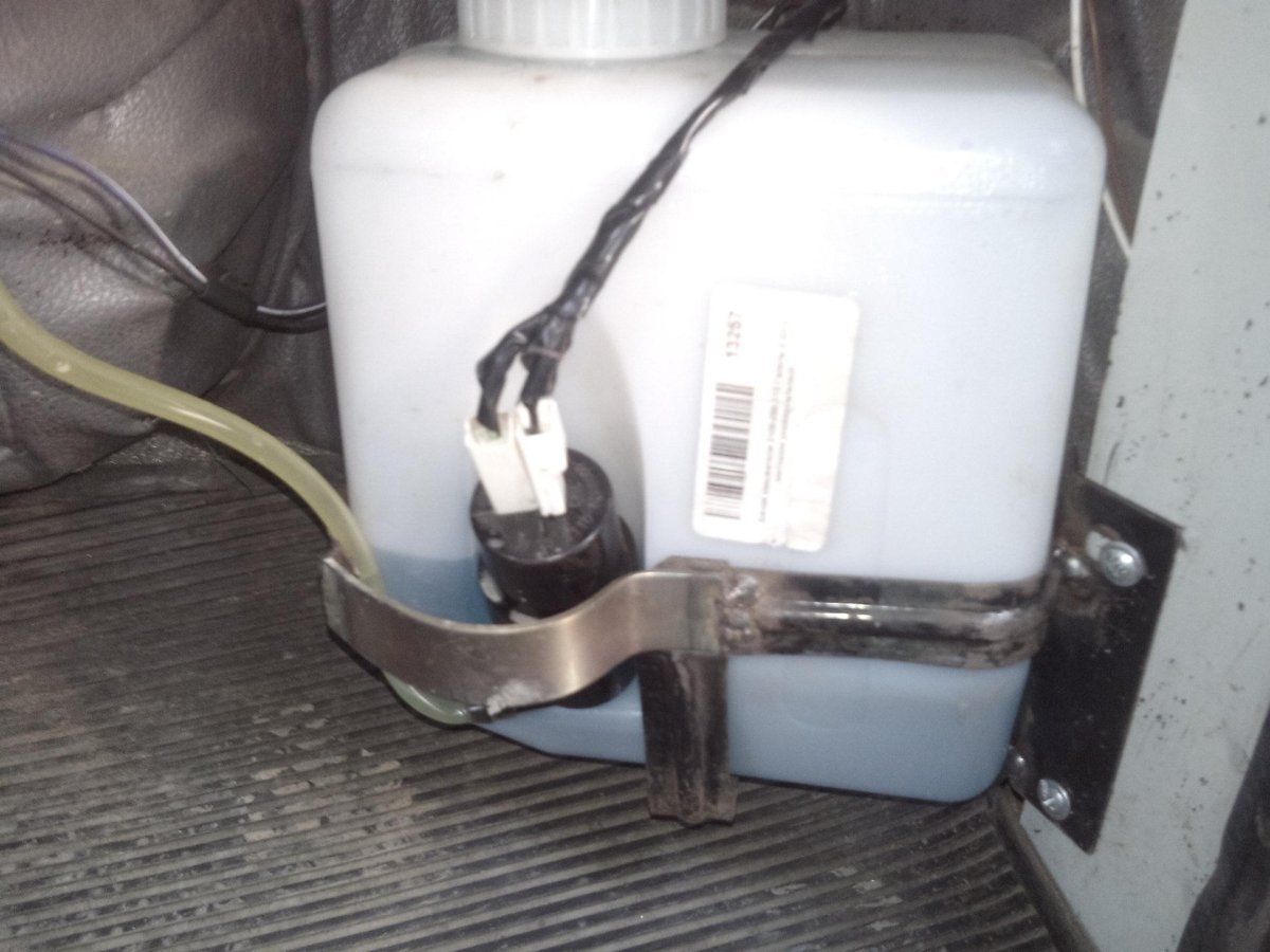 Бачок омывателя УАЗ 2206